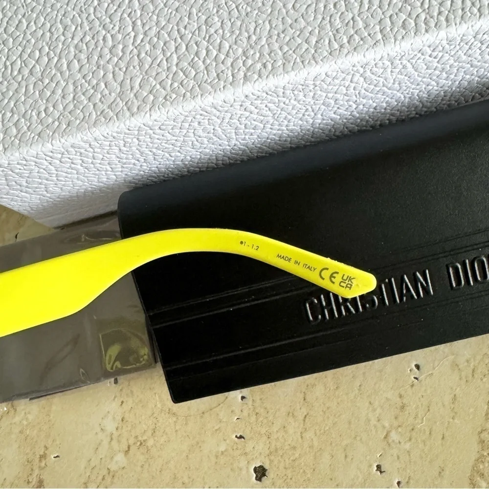 New! Dior Signature B1U 66C0 Sunglasses, Neon Yellow, Authentic - Picture 9 of 12